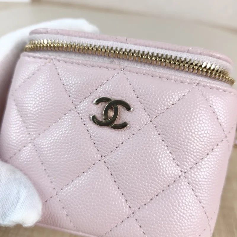 Chanel Crossbody Bag Edition Calfskinmini11 × 7 × 9 cm — detail view 7 of 12