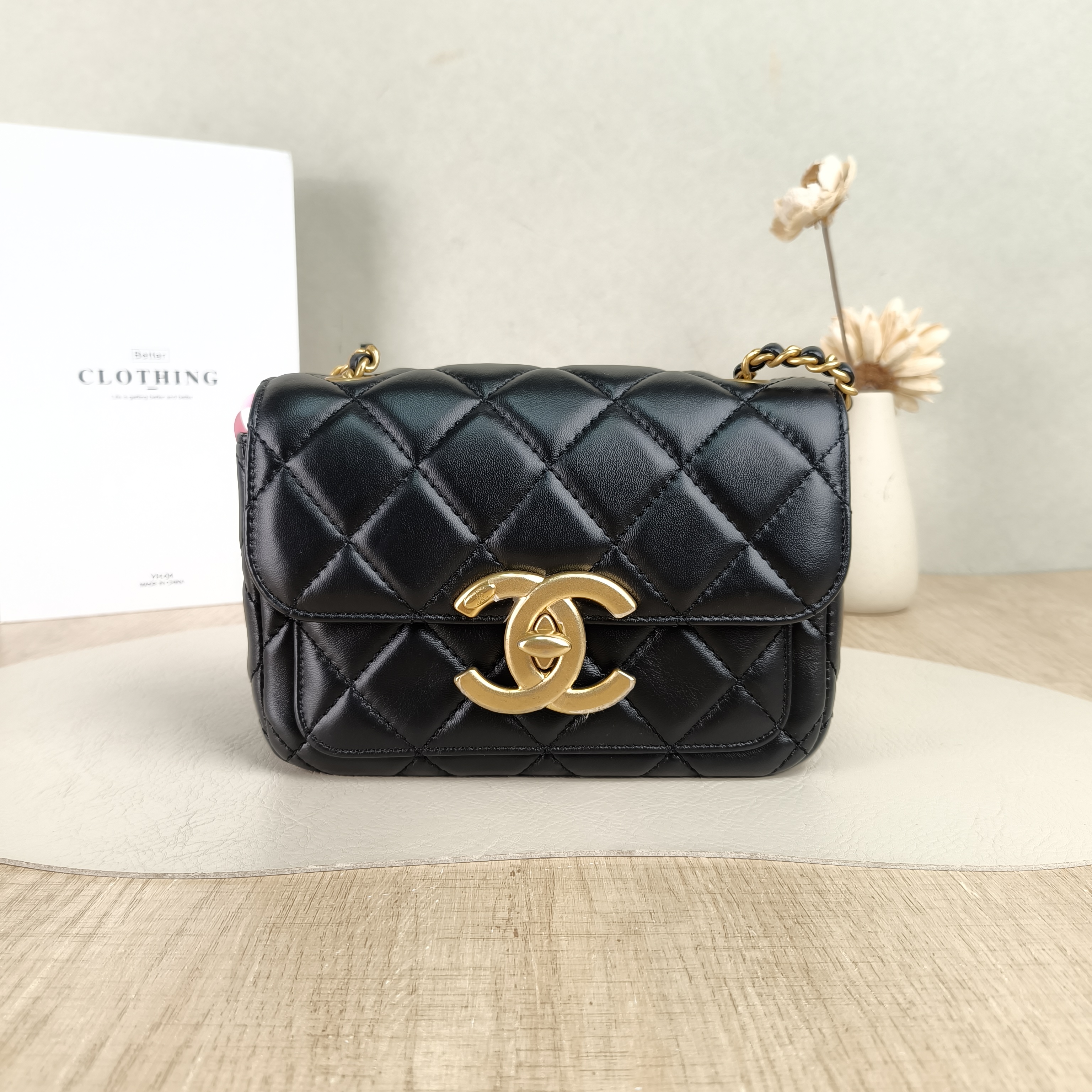Chanel Crossbody Bag c Black Lambskinmini19 × 7 × 13.5 cm
