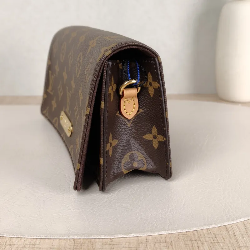 Louis Vuitton Crossbody Bag LILY Chain Bagwoc Monogram PVC One Size 21 × 3.5 × 10.5 cm — detail view 6 of 11