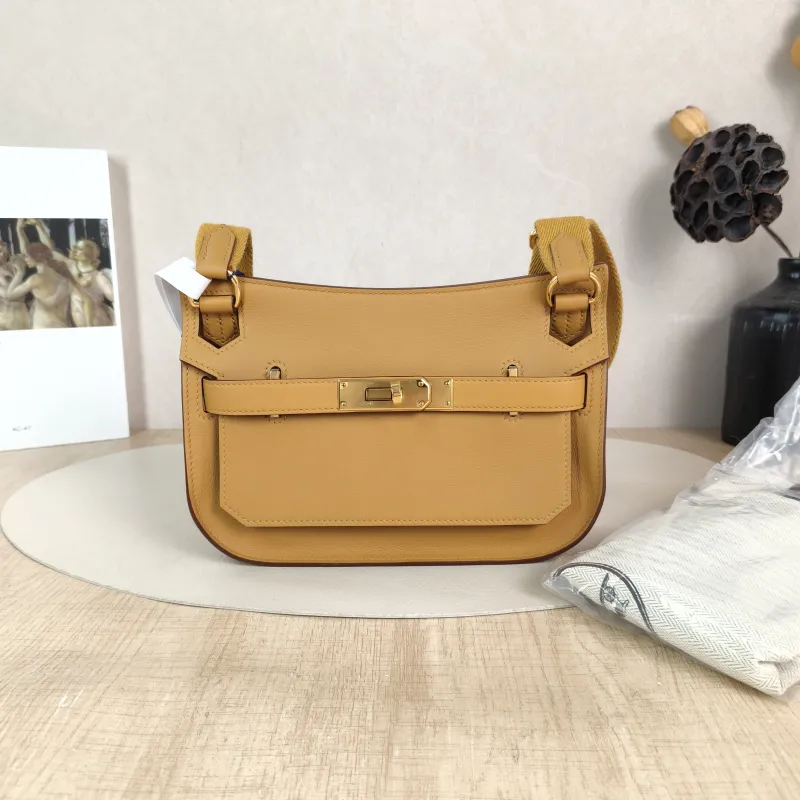 Hermès Crossbody Bag Jypsiere 23 4B Swift Calfskin Mini 23 × 5 × 17 cm W — cover view 2 of 6