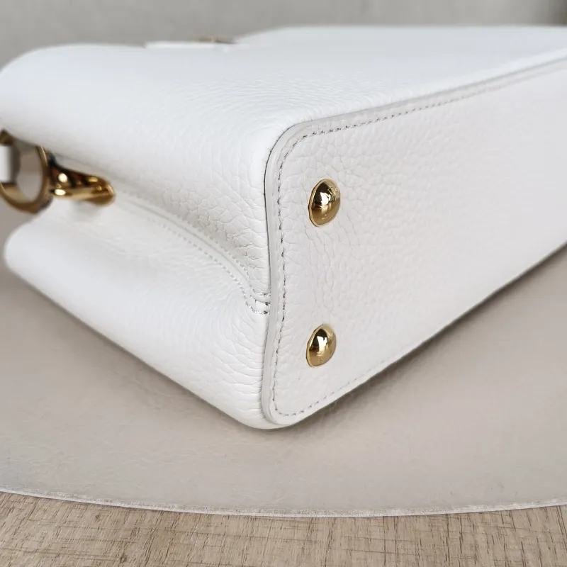 Louis Vuitton Shoulder Bag MY Capucines White Calfskin One Size 23 × 8 × 15 cm — detail view 4 of 13