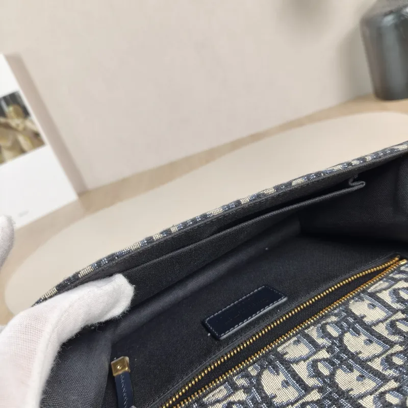 DIOR Crossbody Bag30Montaigne 30 Edition Canvas Medium25 × 9 × 16.5 cm — detail view 7 of 12
