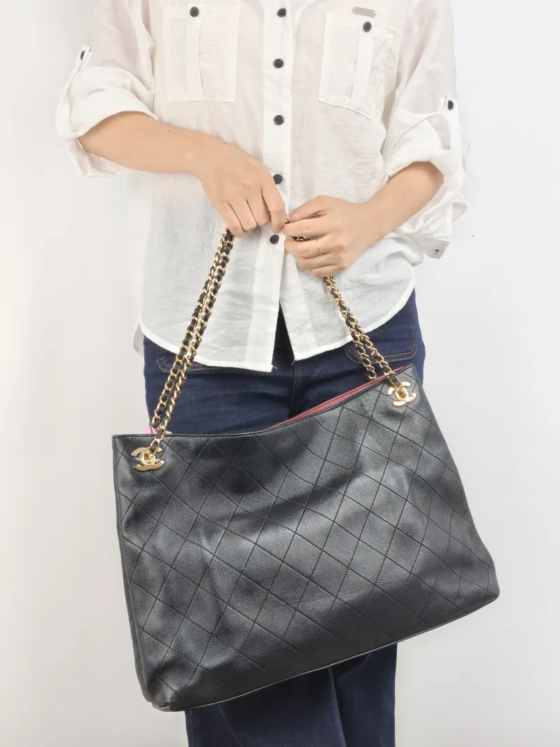 Chanel Shoulder Bag tote Black Lambskin One Size 41 × 9 × 27 cm — on-model view 1 of 2
