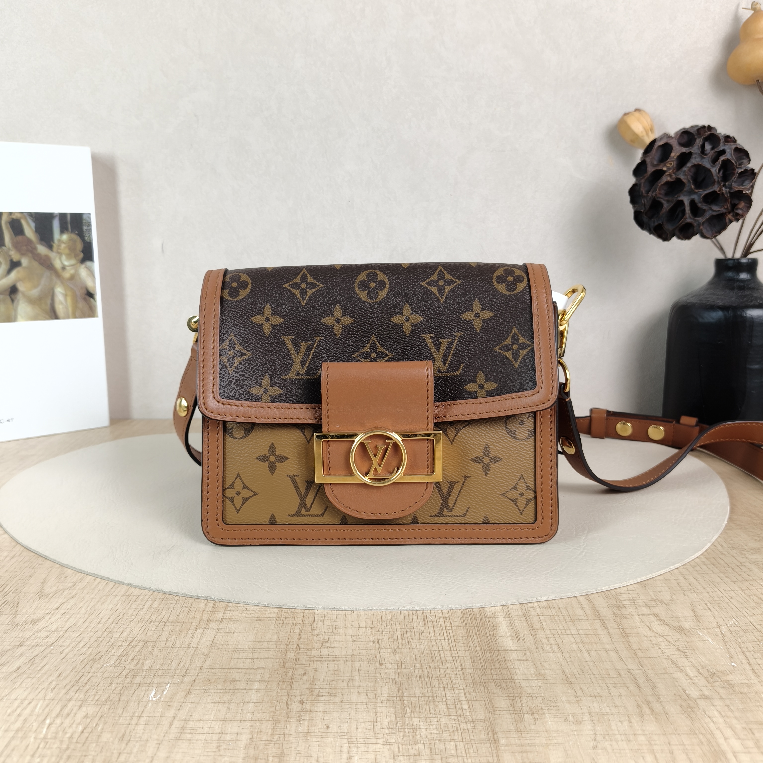 Louis Vuitton Crossbody Bag Dauphine Monogram PV Cmini20 × 9 × 15 cm
