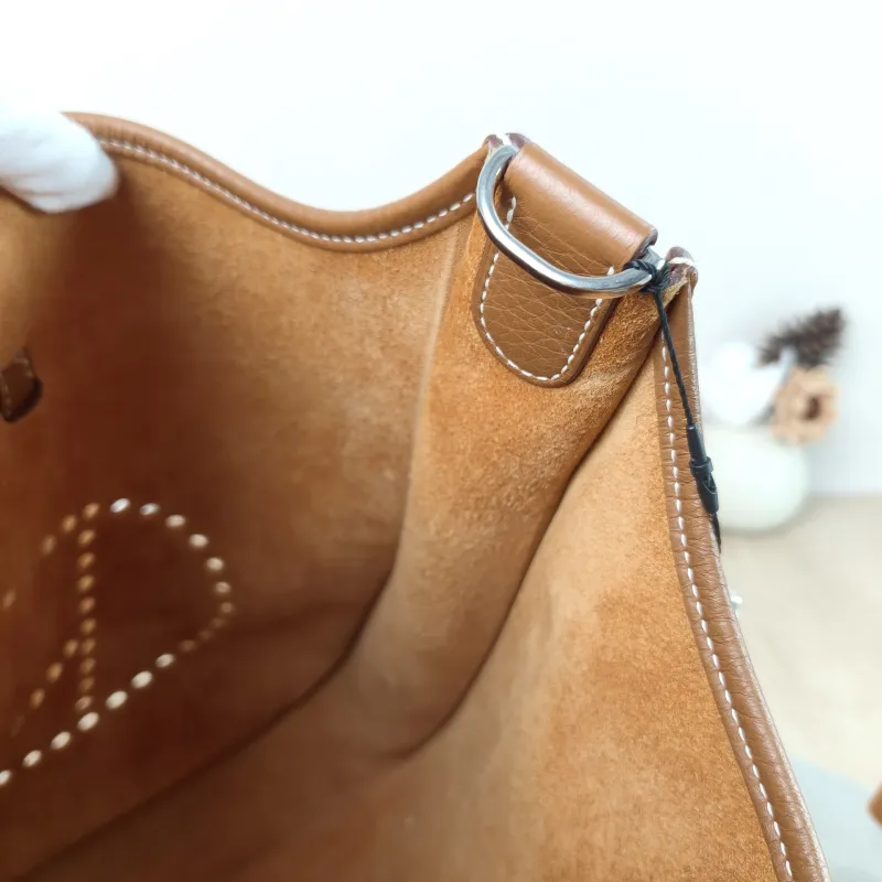 Hermès Crossbody Bag Evelyne 29 29 37 Brown TC Calfskin 29 29 × 7 × 30 cm W — detail view 2 of 13