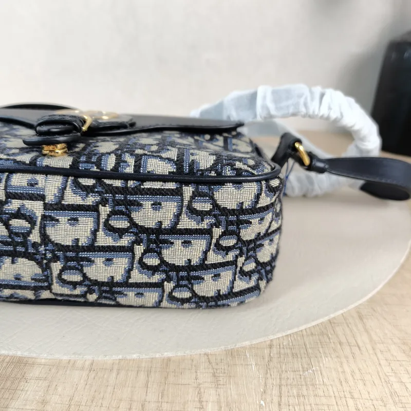 DIOR Crossbody Bag 30Montaigne Blue Canvas Small 19.5 × 6.5 × 11 cm — detail view 2 of 12