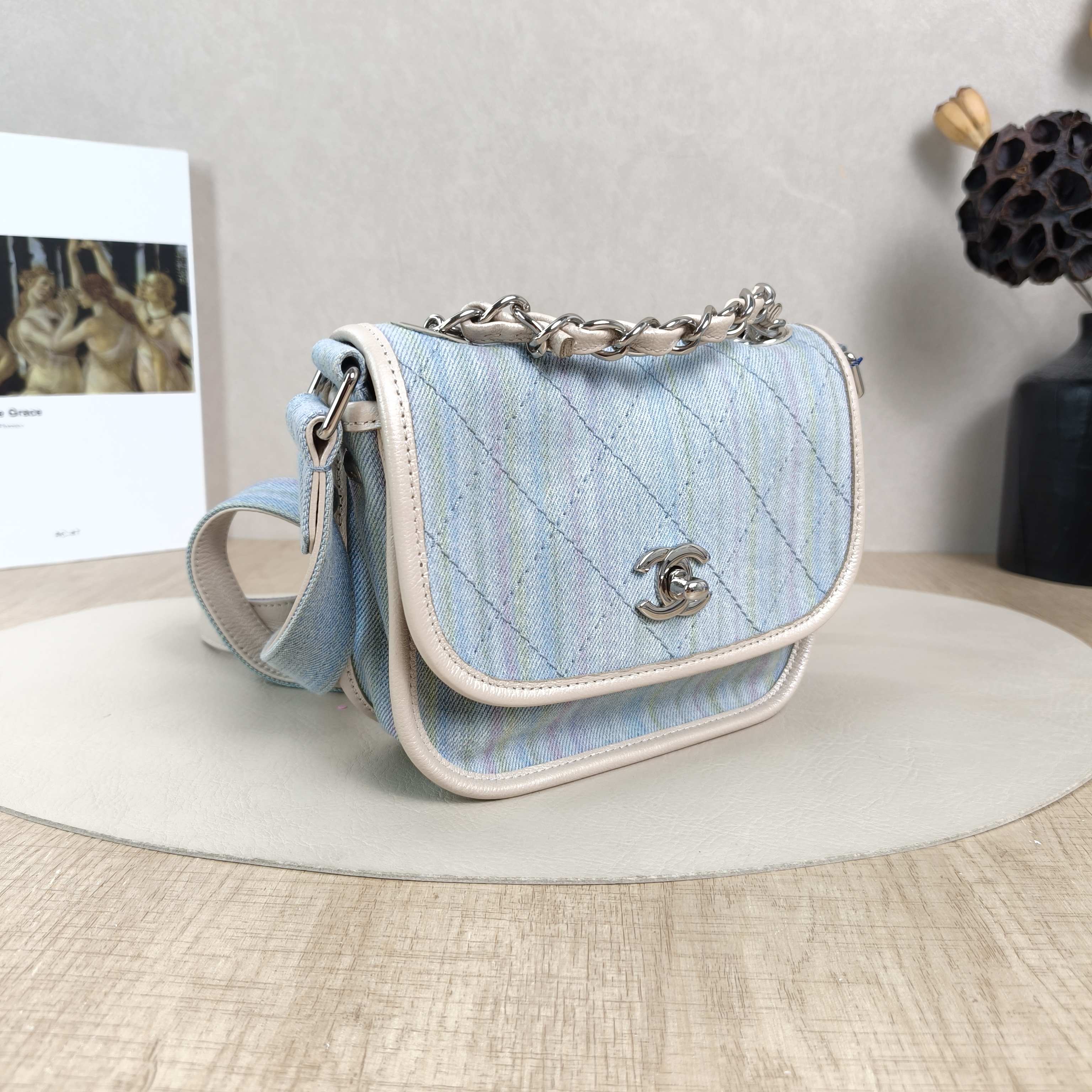 Chanel Crossbody Bag Calfskin 18 × 7 × 14 cm — cover view 3 of 5