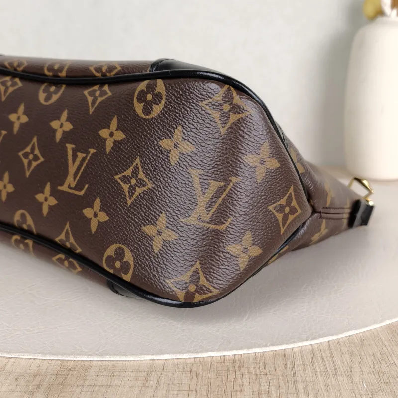 Louis Vuitton Crossbody Bag Boulogne PVC Small26 × 9.5 × 16 cm — detail view 2 of 11
