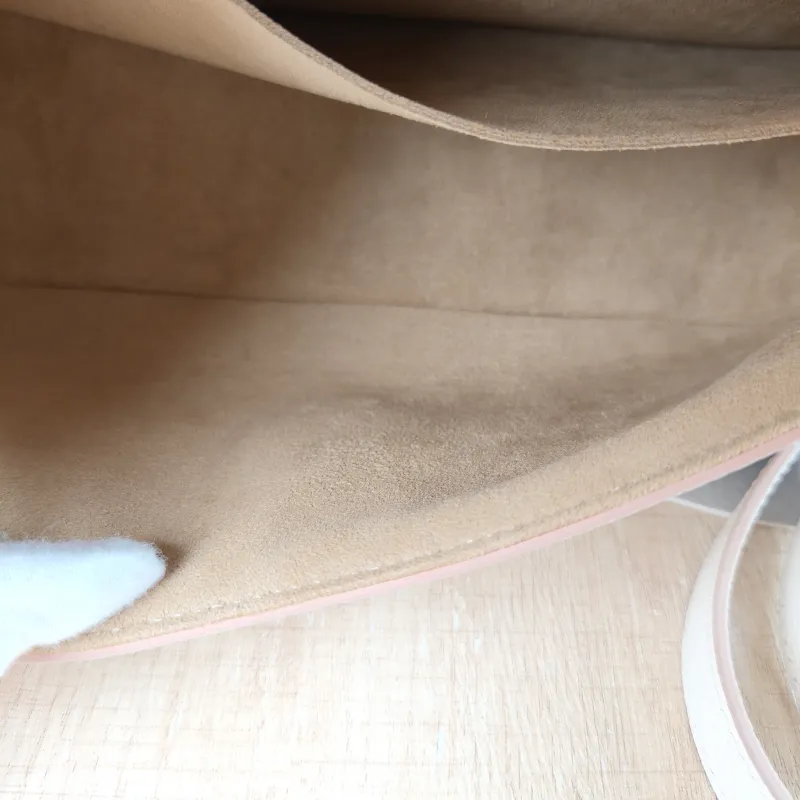 Louis Vuitton Shoulder Bag BUCI Beige Epi Embossed Calfskin One Size 24.5 × 9 × 15.5 cm — detail view 4 of 12