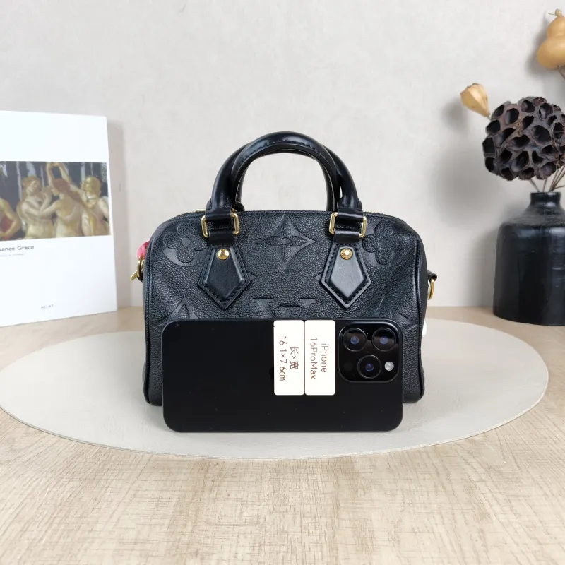Louis Vuitton Crossbody Bag Speedy20Black Calfskin Small20.5 × 12 × 13.5 cm — cover view 3 of 6