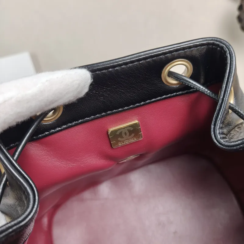 Chanel Crossbody Bag23k Backpack Black Lambskin 23 × 12 × 20 cm — detail view 7 of 15