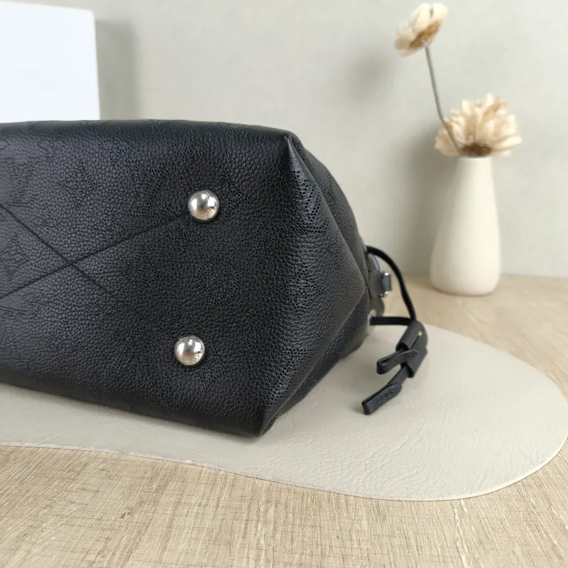 Louis Vuitton Crossbody Bag BELLA Black Calfskin One Size 22 × 14 × 19 cm — detail view 7 of 9