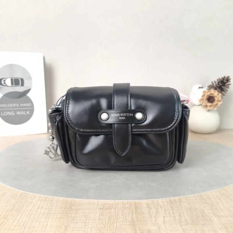Louis Vuitton Crossbody Bag CARGO Camera Bag Black Calfskinmini23 × 10 × 14 cm