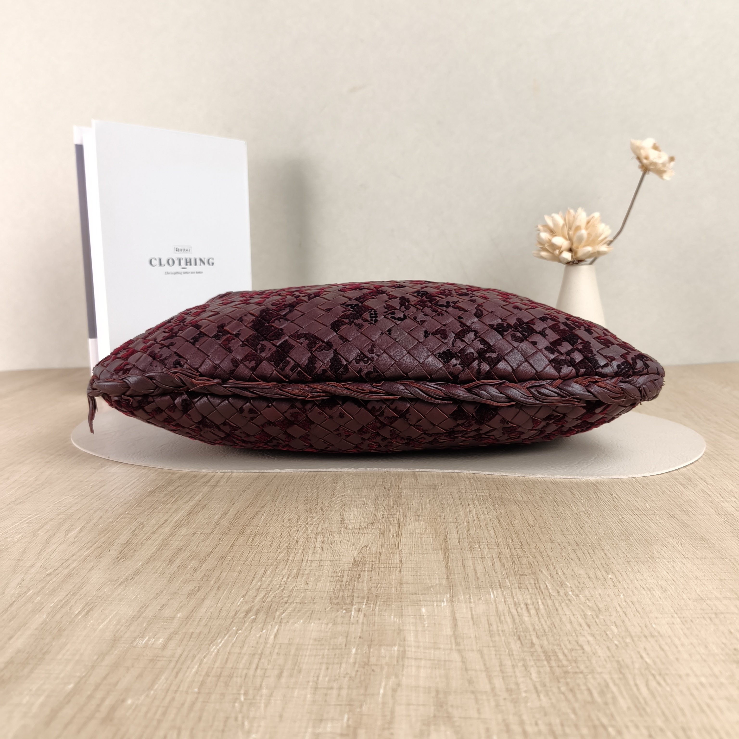 Bottega Veneta Shoulder Bag Veneta Red Lambskin One Size39 × 2 × 23 cm — cover view 2 of 5