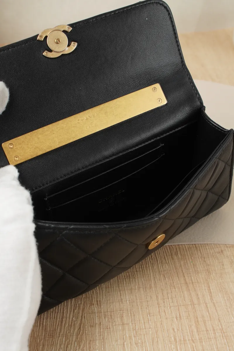 Chanel 22b kelly Black with Gold-Tone Hardware Lambskin Microchip Edition · · 18.5 × 4.5 × 10 cm — detail view 3 of 15