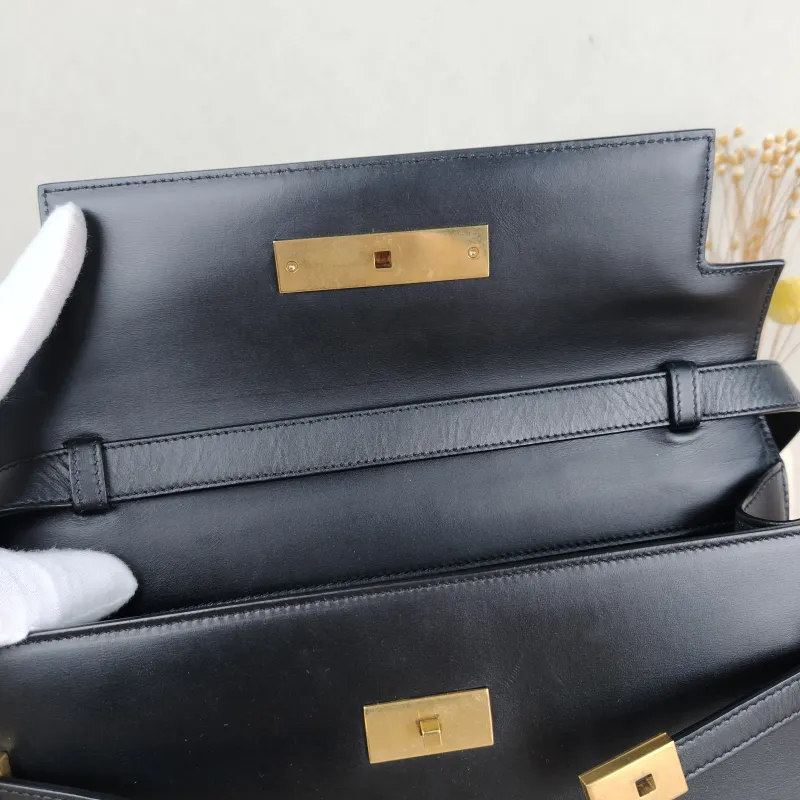 SAINT LAURENT Shoulder Bag MANHATTAN Black Calfskin Medium29 × 20 × 7 cm,5 — detail view 9 of 11