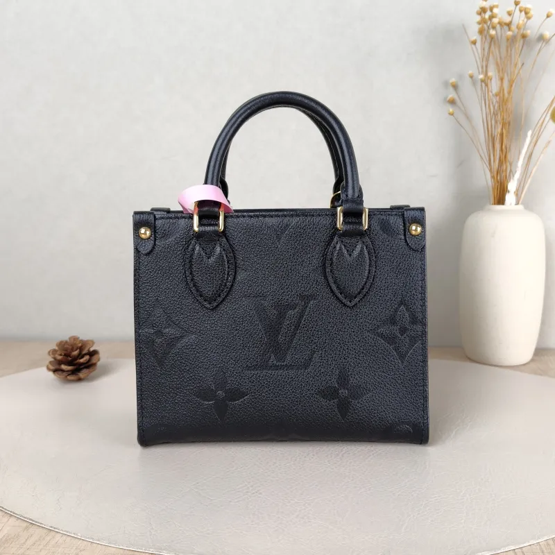 Louis Vuitton Crossbody Bag Onthego BB Black Empreinte Embossed Calfskin BB 18 × 8.5 × 15 cm — cover view 3 of 5