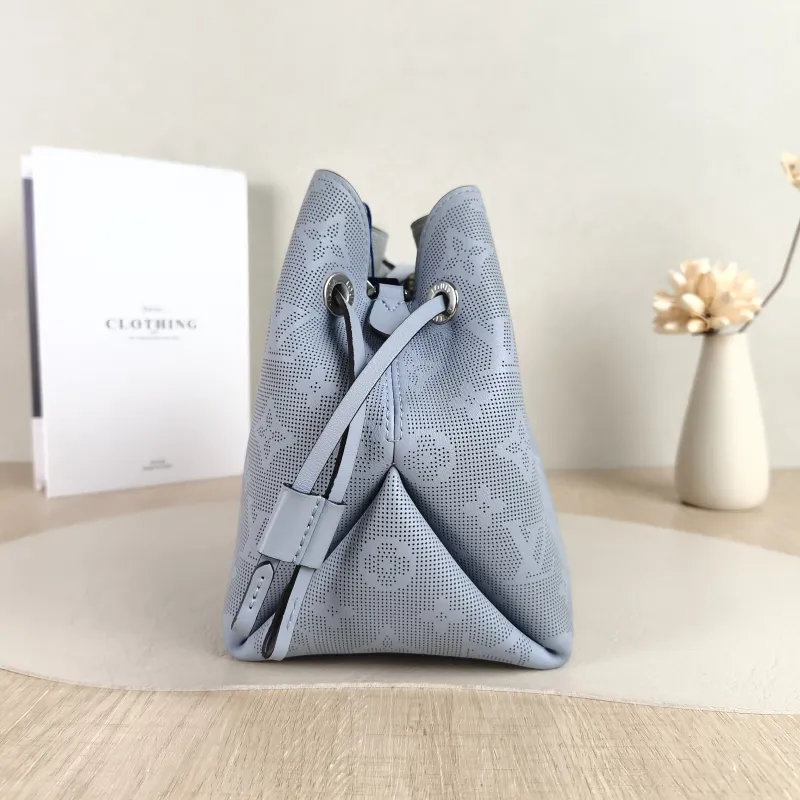 Louis Vuitton Crossbody Bag BELLA Blue Calfskin 22 × 14 × 20 cm — detail view 8 of 10