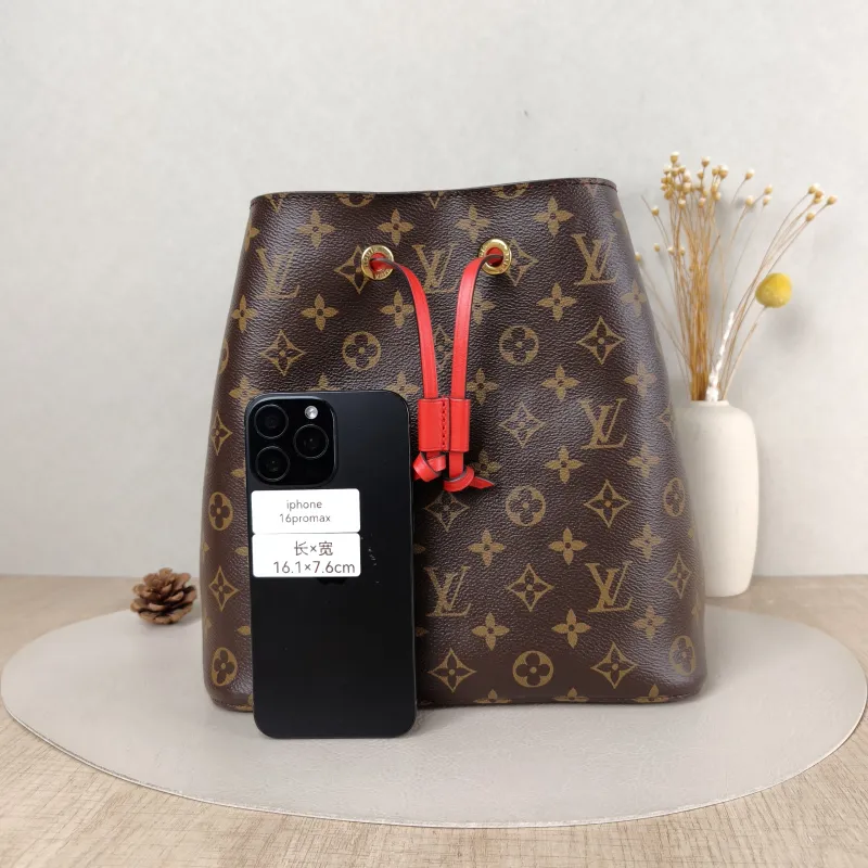 Louis Vuitton Shoulder Bag NÉONOÉ Bucket Bag PVC Medium 26 × 17.5 × 26 cm — cover view 5 of 5
