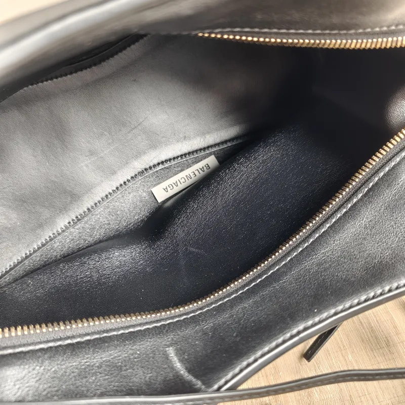 BALENCIAGA Crossbody Bag Neo Classic Black with Gold-Tone Hardware Calfskin Small 33 × 15.5 × 21 cm — detail view 7 of 12