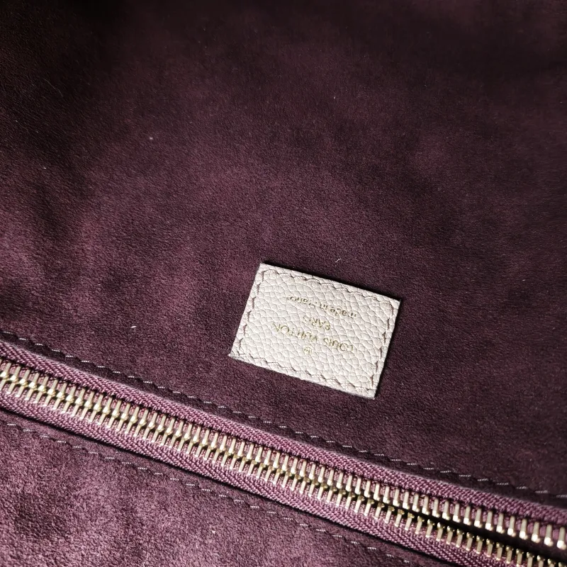 Louis Vuitton Shoulder Bag Neverfull Empreinte Embossed Calfskin Medium 31 × 14 × 28 cm — detail view 6 of 12