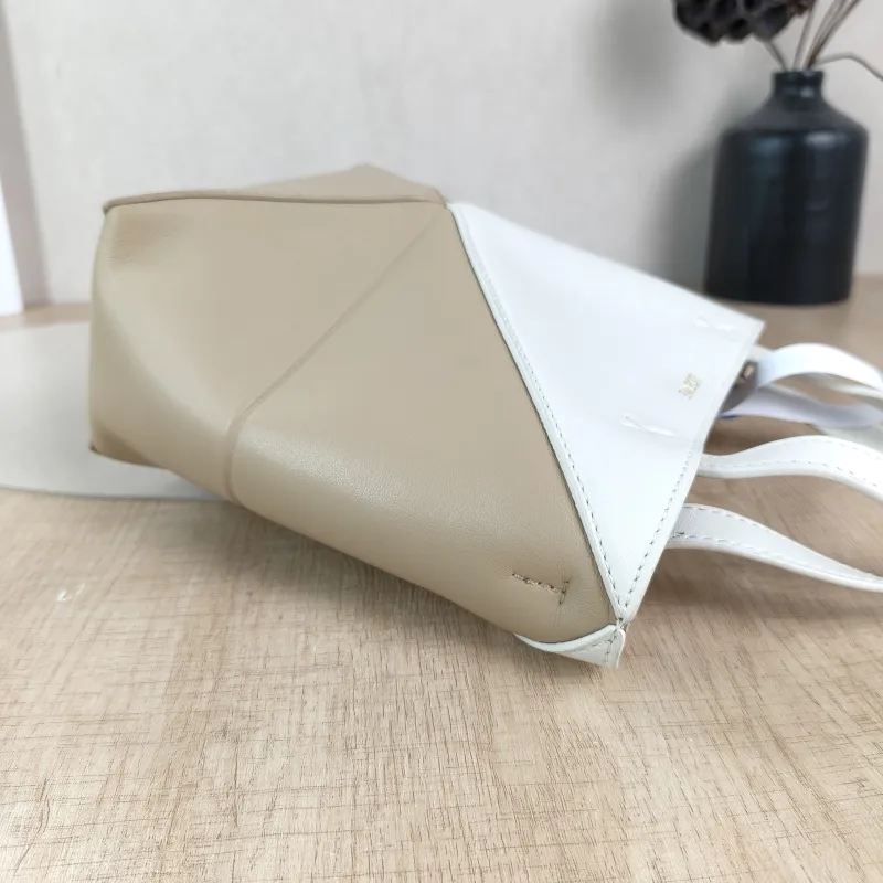 LOEWE Crossbody Bag Puzzle Fold Shopping Tote Taupe · White Calfskinmini16.5 × 9.5 × 20 cm — detail view 6 of 11