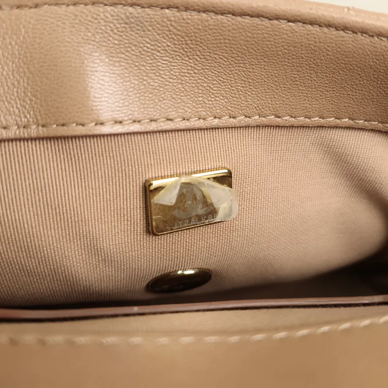 Chanel Crossbody Bag Crossbody Bag Taupe Calfskin One Size20 × 3.5 × 14 cm — detail view 3 of 15