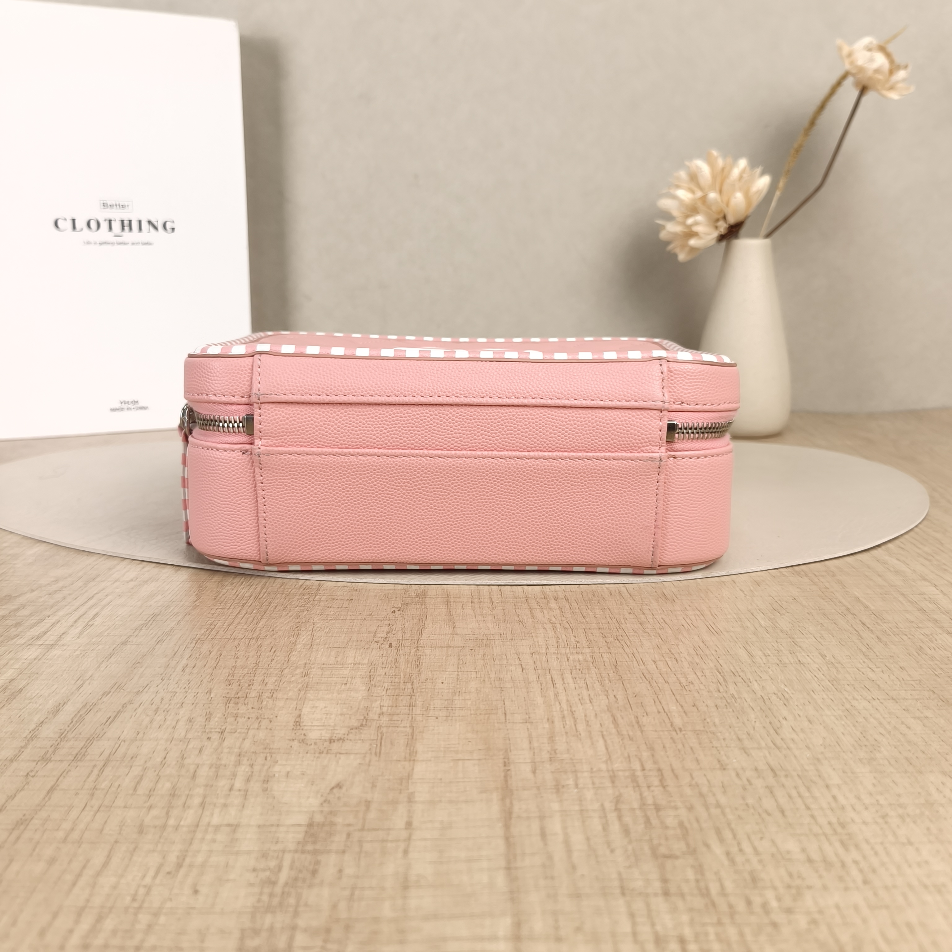 Chanel Crossbody Bag CC Filigree Vanity Cosmetic Bag White Grained Calfskin Medium21 × 8 × 16 cm — cover view 4 of 4