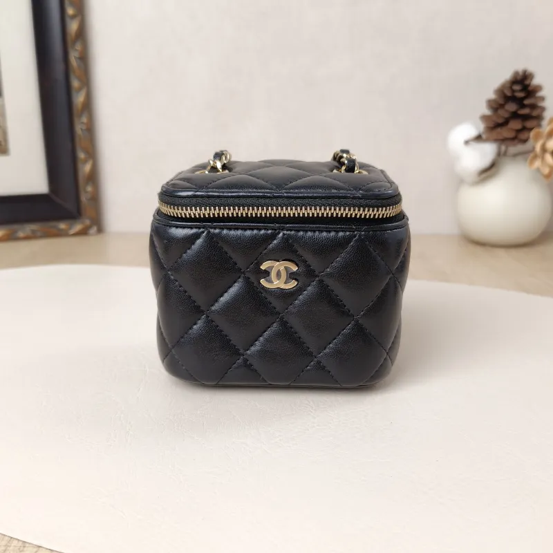 Chanel Crossbody Bag Edition Black Lambskinmini11 × 7 × 9 cm