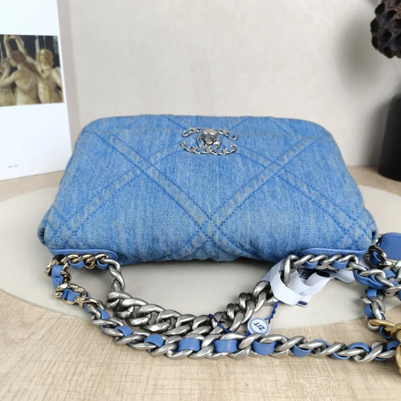 Chanel Crossbody Bag22p 19bag Small26 × 9 × 16 cm — detail view 6 of 15