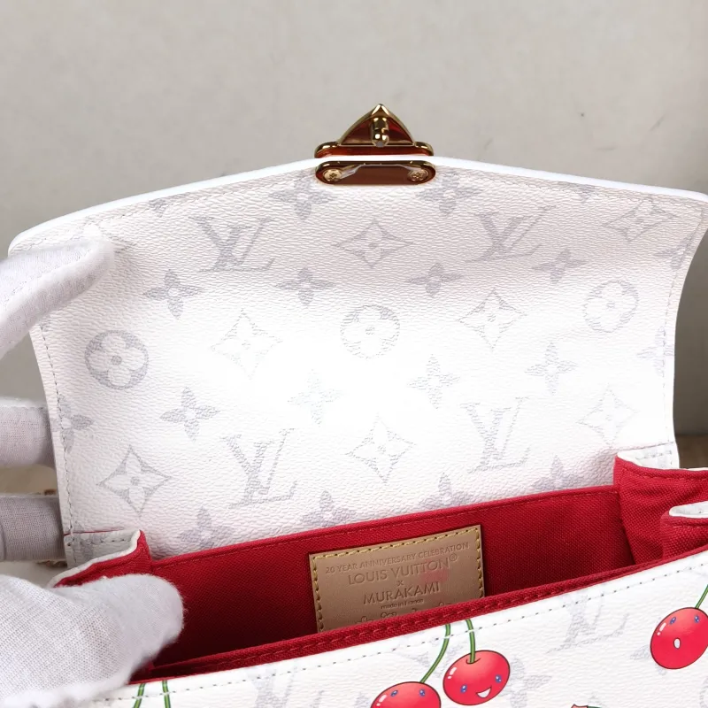 Louis Vuitton Crossbody Bag Pochette Métis East West White · PVC Small21.5 × 6 × 13.5 cm — detail view 4 of 14