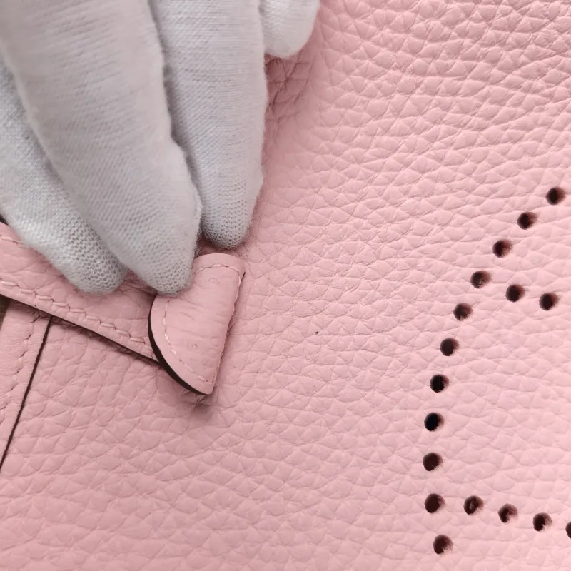 Hermès Crossbody Bag Evelyne Mini 16 Mini 16 TC Calfskinmini17 × 5.5 × 18 cm — detail view 11 of 12