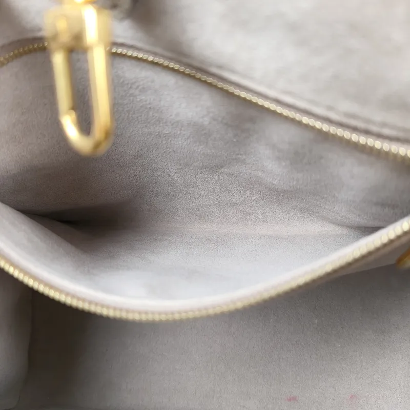 Louis Vuitton Shoulder Bag Onthego · White Monogram Empreinte Embossed Calfskin Small 25 × 11.5 × 19 cm — detail view 4 of 12