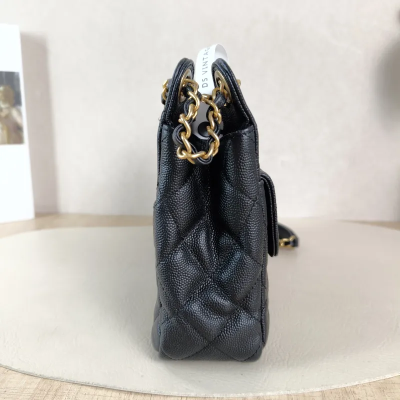 Chanel Crossbody Bag HOBO Black Grained Calfskin Small 19 × 6 × 17 cm — detail view 4 of 10
