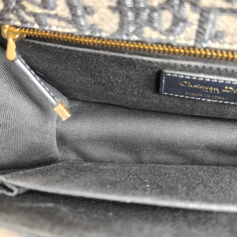 DIOR Crossbody Bag 30Montaigne 30 Edition Canvas Medium 25 × 9 × 16.5 cm — detail view 2 of 11