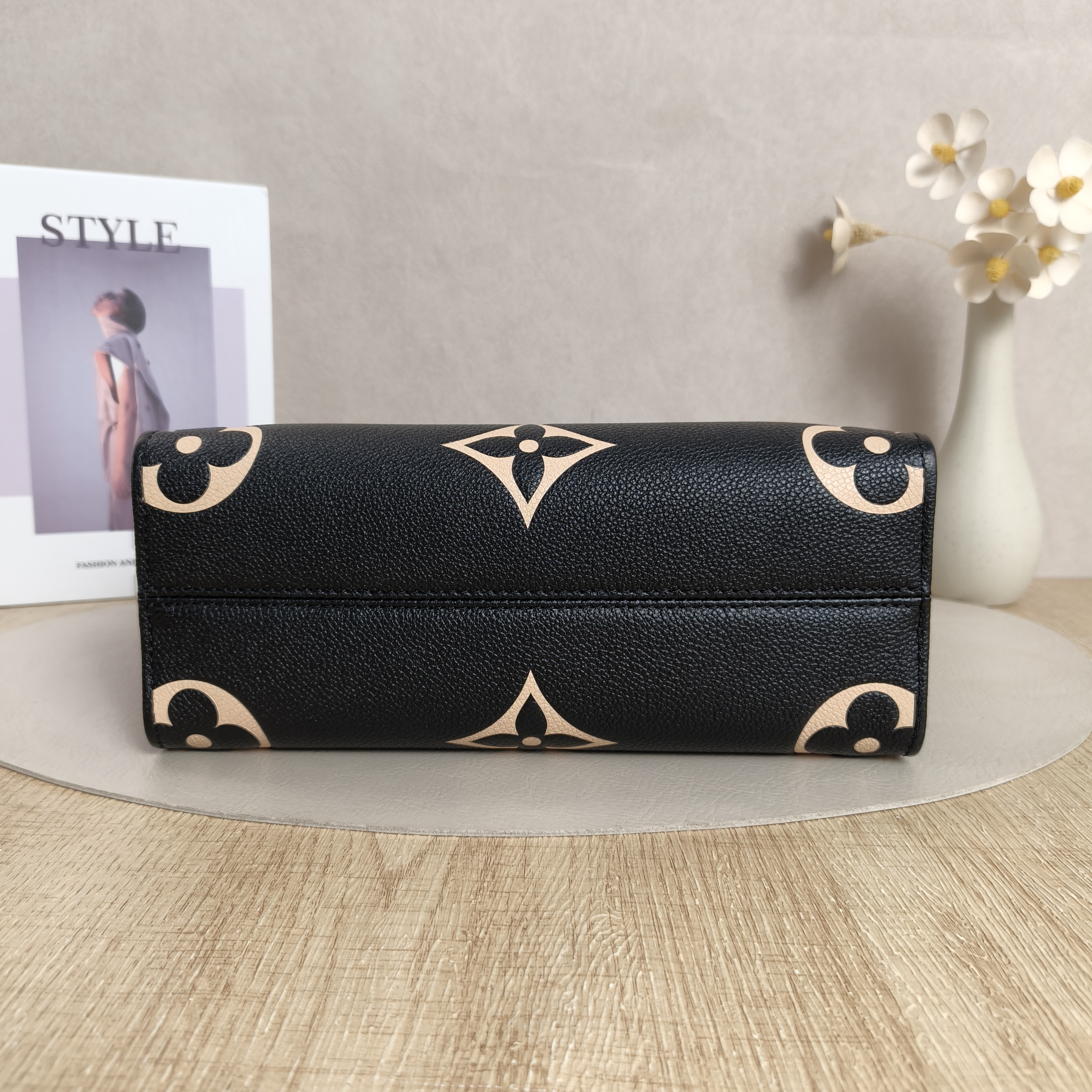 Louis Vuitton onthego Small Black Calfskin Microchip Edition · Shoulder Strap Box Dust Bag · 25 × 11.5 × 19 cm — cover view 13 of 13