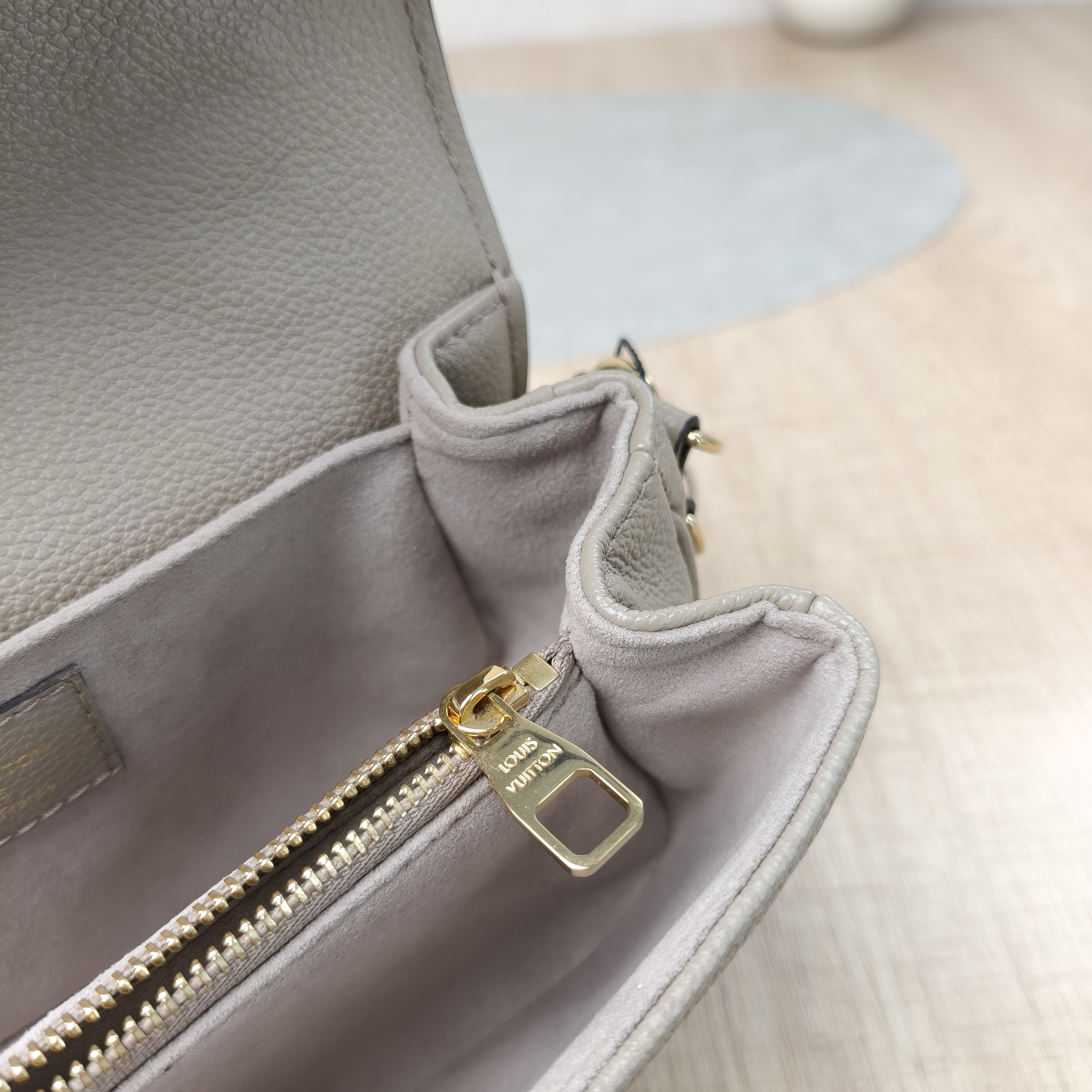Louis Vuitton Bag Pochette Métis East West Empreinte Monogram 21.5*6*13.5 detail 9