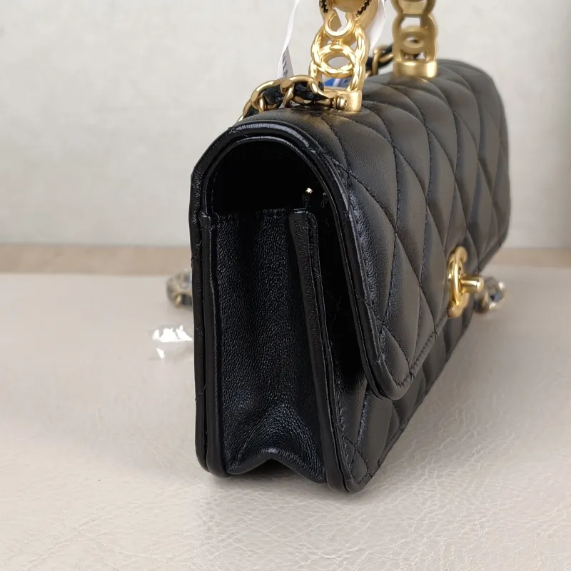 Chanel Crossbody Bag Black Lambskin 17 × 4 × 9 cm — detail view 8 of 12