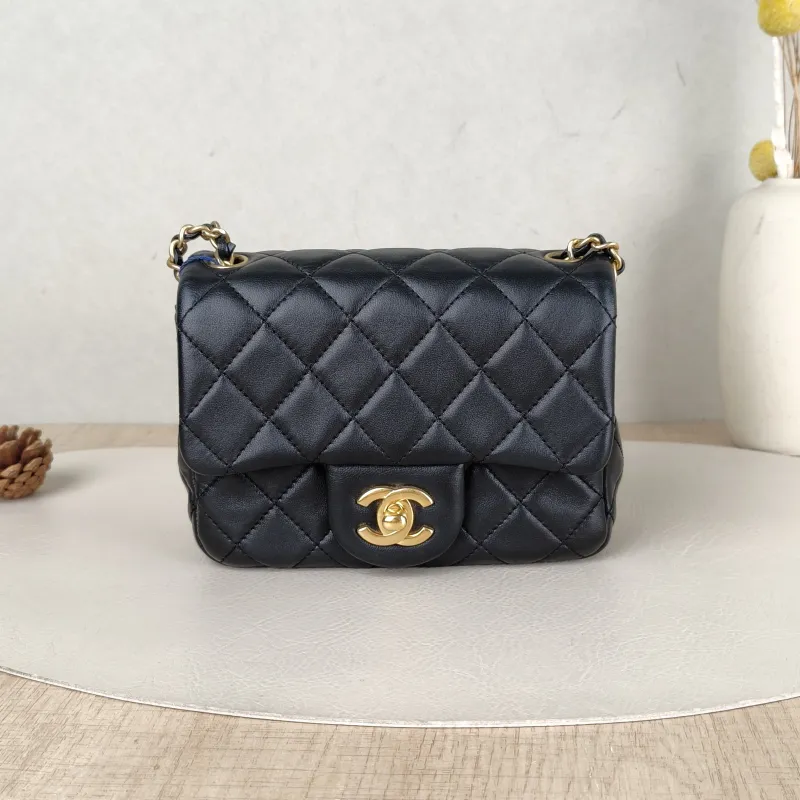 Chanel Crossbody Bag Black Lambskin One Size17 × 8 × 13.5 cm