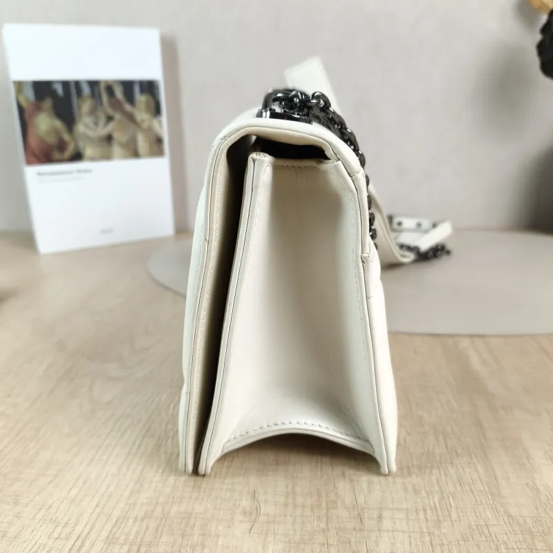 DIOR Crossbody Bag30Montaigne White Lambskin One Size25 × 8 × 15 cm — detail view 3 of 13