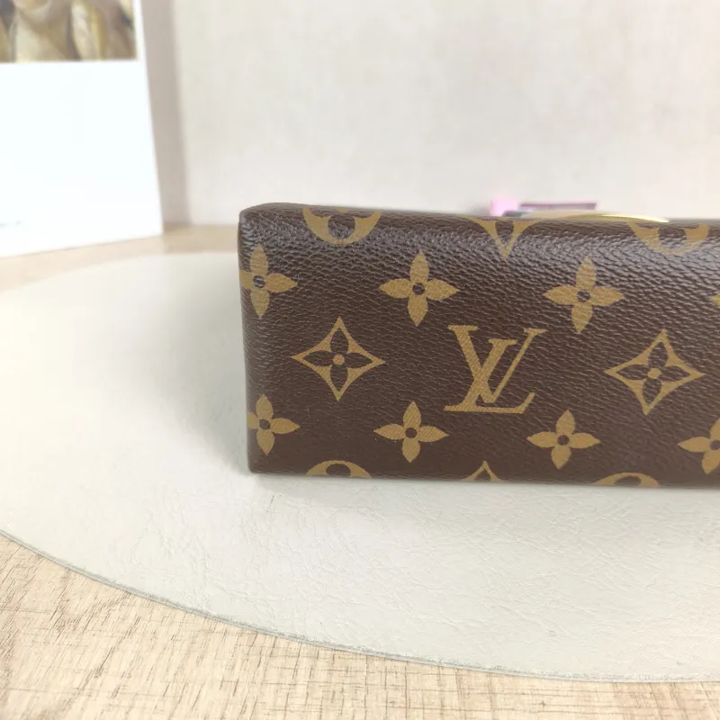 Louis Vuitton Crossbody Bag Locky BB Black PVCBB20 × 7.5 × 16 cm — detail view 1 of 12