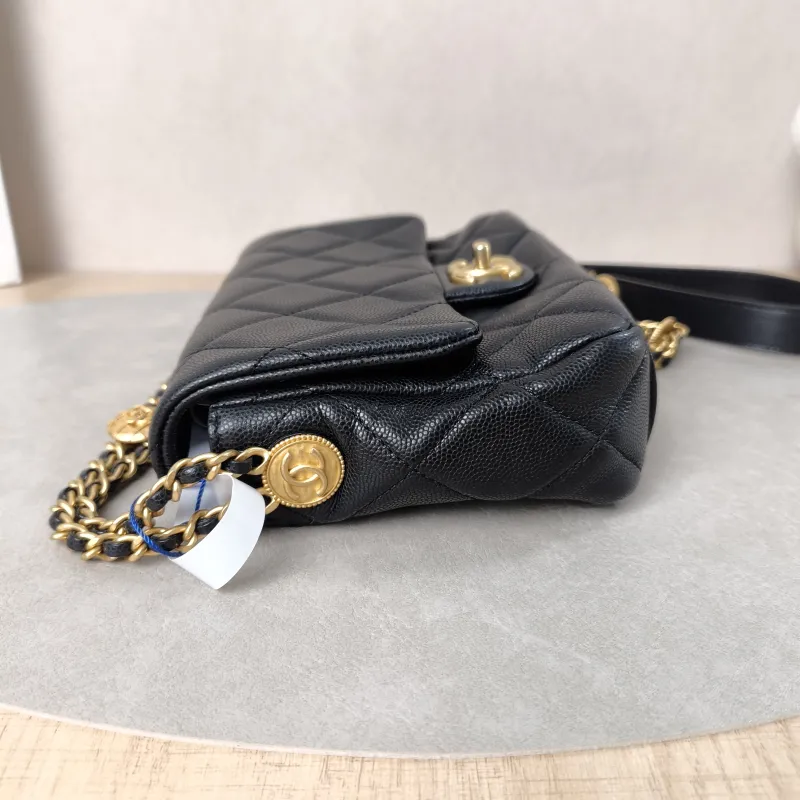 Chanel Crossbody Bag22a Black Grained Calfskin One Size20 × 6 × 15 cm — detail view 15 of 16