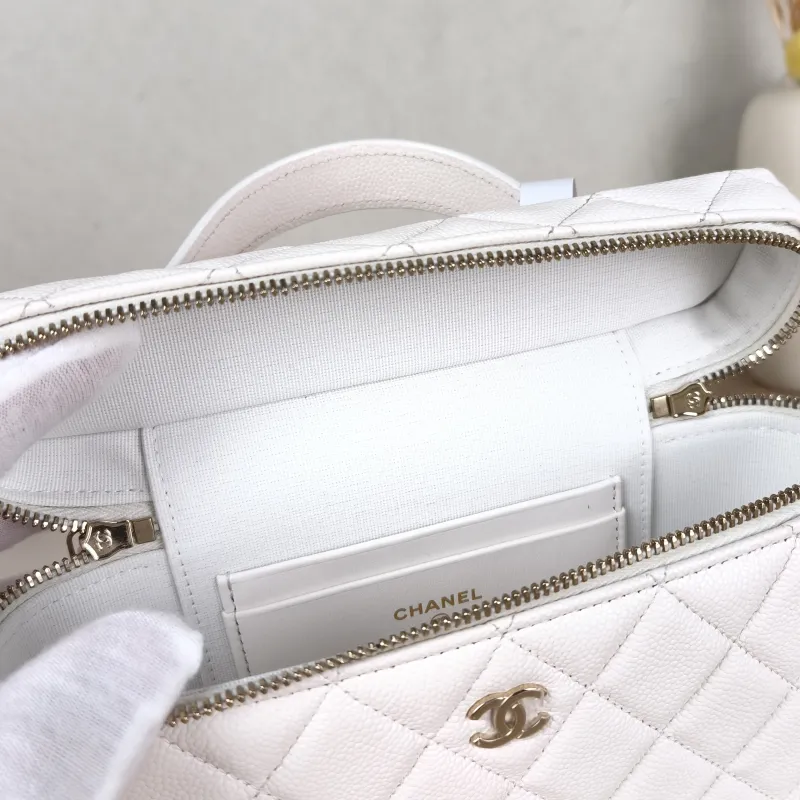 Chanel Crossbody Bag lp Box Bag Top Handle Crossbody Bag White Grained Calfskin 19.5 × 5 × 11 cm — detail view 8 of 15