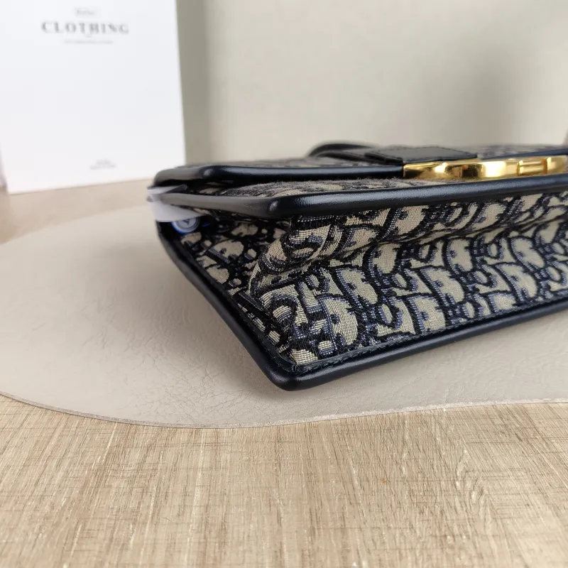 DIOR Crossbody Bag 30Montaigne 30 Edition Canvas Medium 25 × 9 × 16.5 cm — detail view 10 of 11