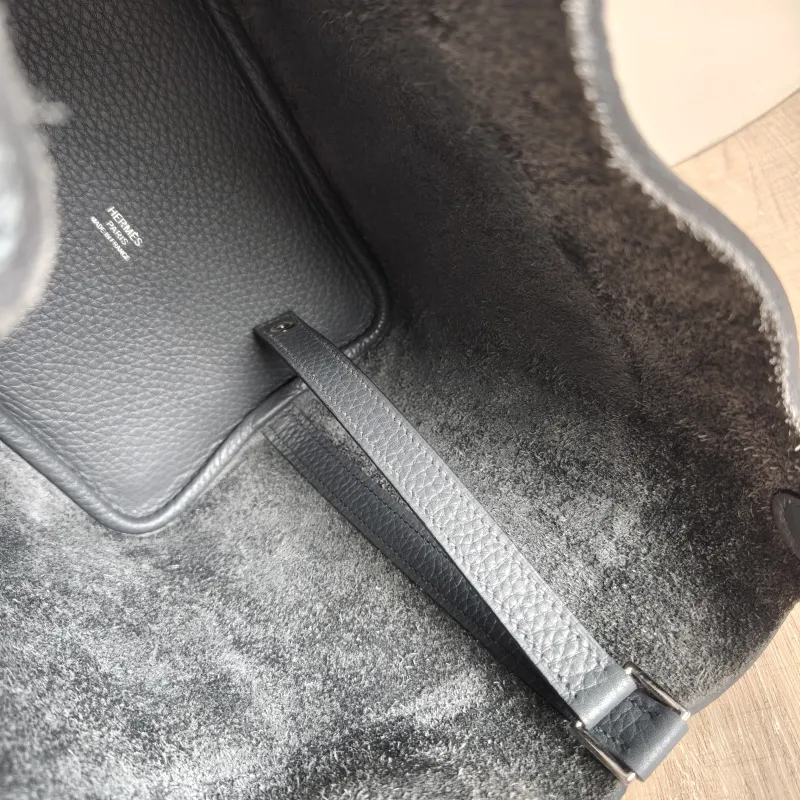 Hermès Top Handle Bag Picotin Lock 18 18 TC Calfskin Small 18 × 13 × 18 cm W — detail view 8 of 10
