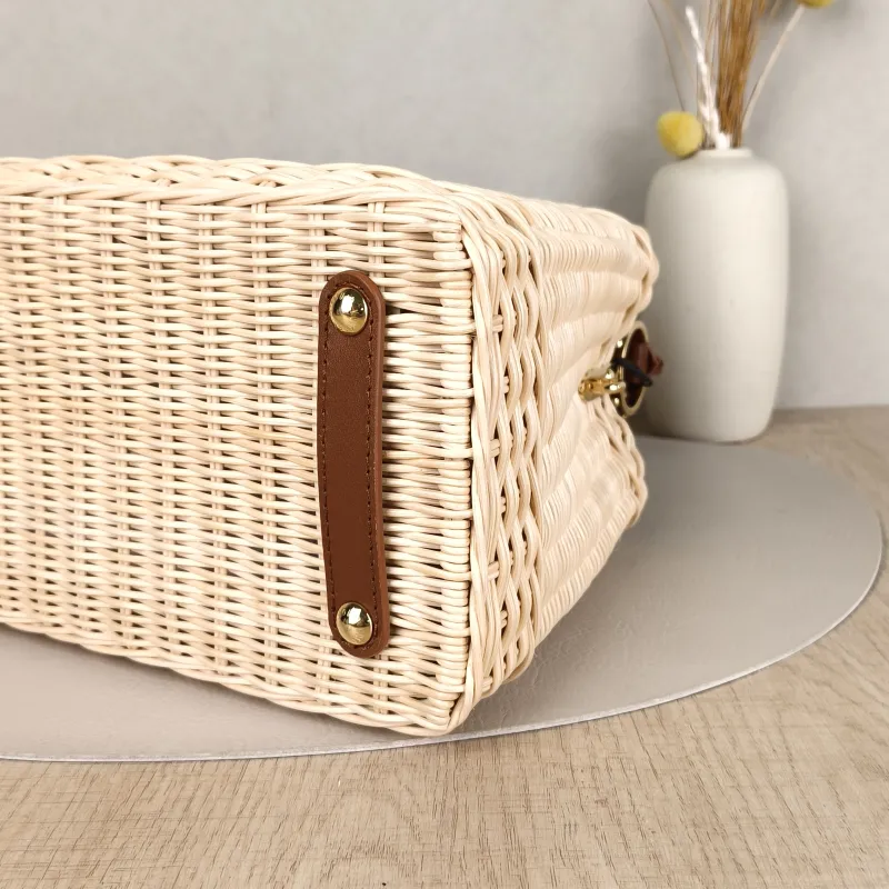 Louis Vuitton Top Handle Bag Capucines Brown · Calfskin BB27 × 9 × 18 cm — detail view 6 of 15