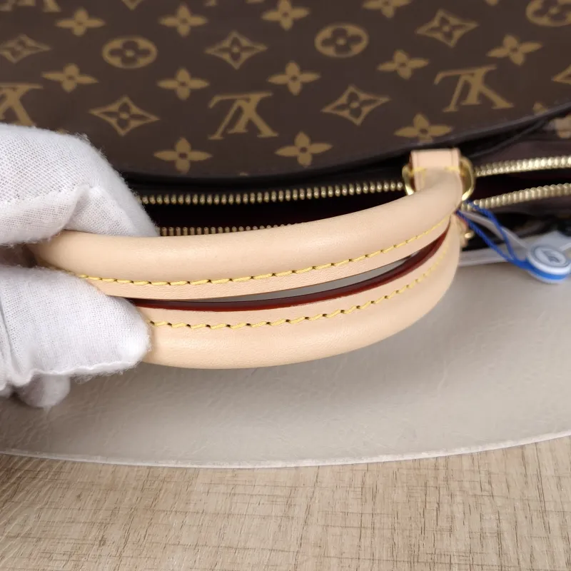 Louis Vuitton Crossbody Bag PETIT PALAIS Monogram PVC Small 29 × 12.5 × 18 cm — detail view 8 of 13