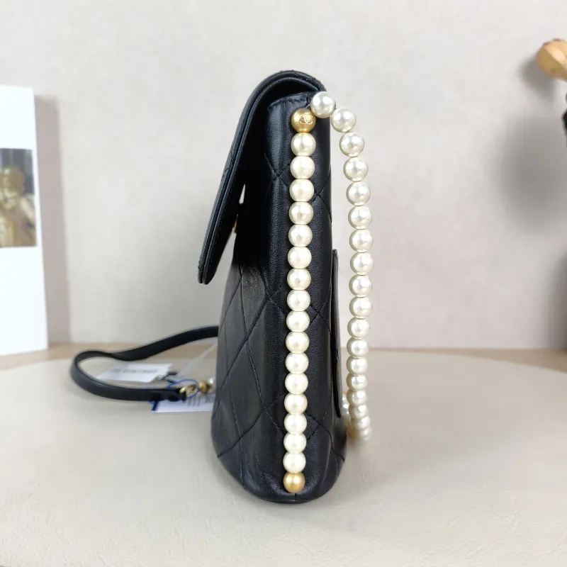 Chanel Crossbody Bag Pearl Crossbody Bag Black Calfskin One Size18.5 × 7.5 × 19 cm — detail view 9 of 11