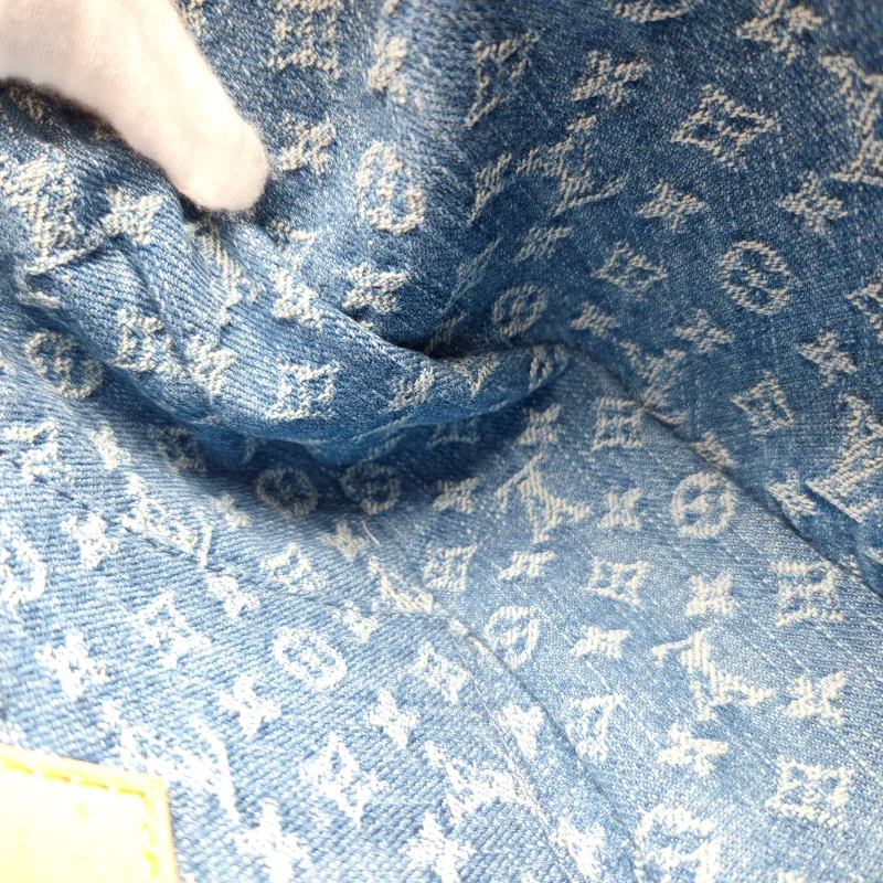 Louis Vuitton Shoulder Bag Croissant Blue Medium 25 × 5 × 15 cm — detail view 4 of 12