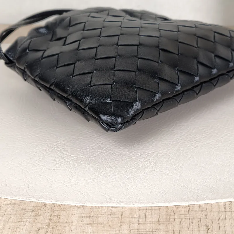 Bottega Veneta Shoulder Crossbody Bag Black Lambskin One Size20.5*15.5 — detail view 1 of 8